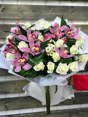 Букет цветов из: Розы и Хризантемы в Лотошино