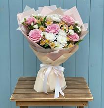 Букет цветов из:  Гвоздики, Орхидеи и Розы в Лотошино