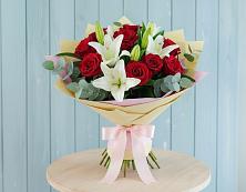 Букет цветов из:  Лилии и Розы в Лотошино