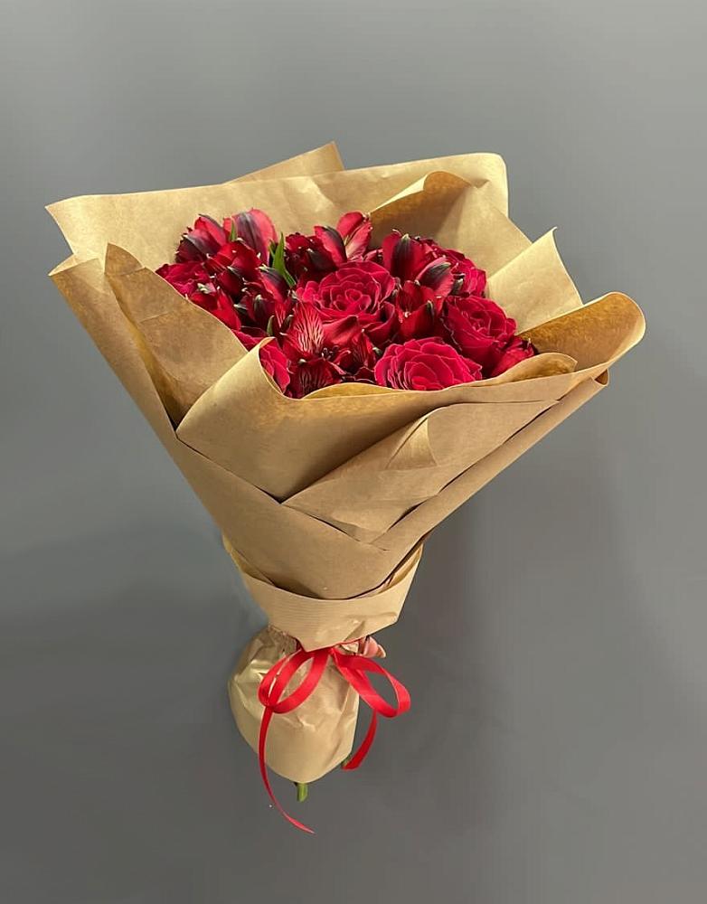 Букет цветов из: Альстромерии и Розы в Лотошино