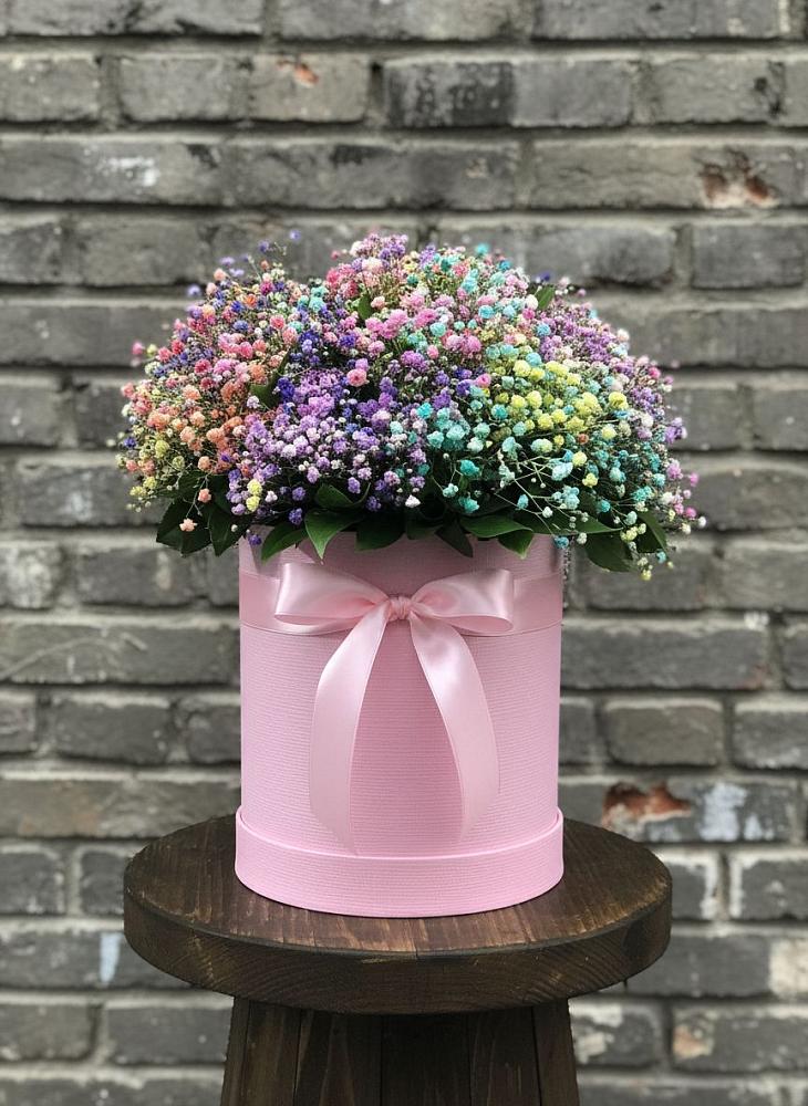 Цветочная композиция из Гипсофила и Розы в шляпной коробке в Лотошино