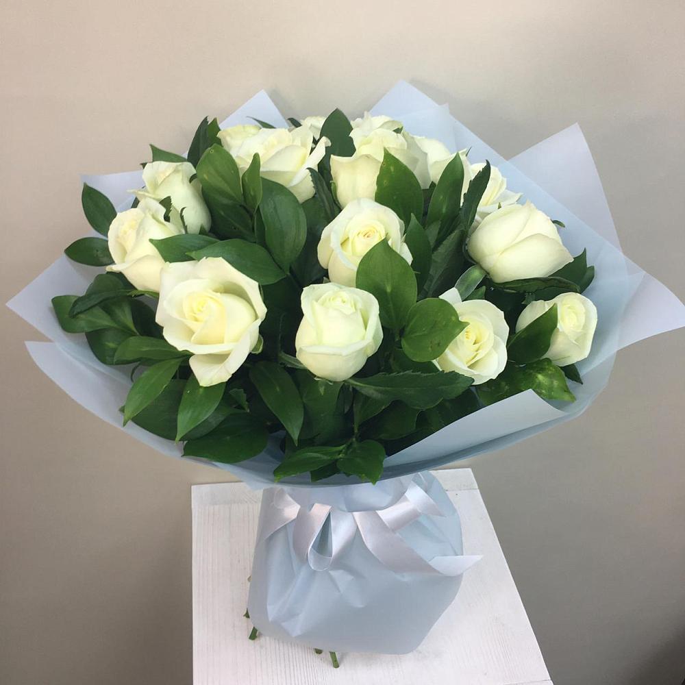 Букет 15 Белых роз Проуд в Лотошино