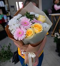 Букет цветов из:  Герберы, Розы и Хризантемы в Лотошино