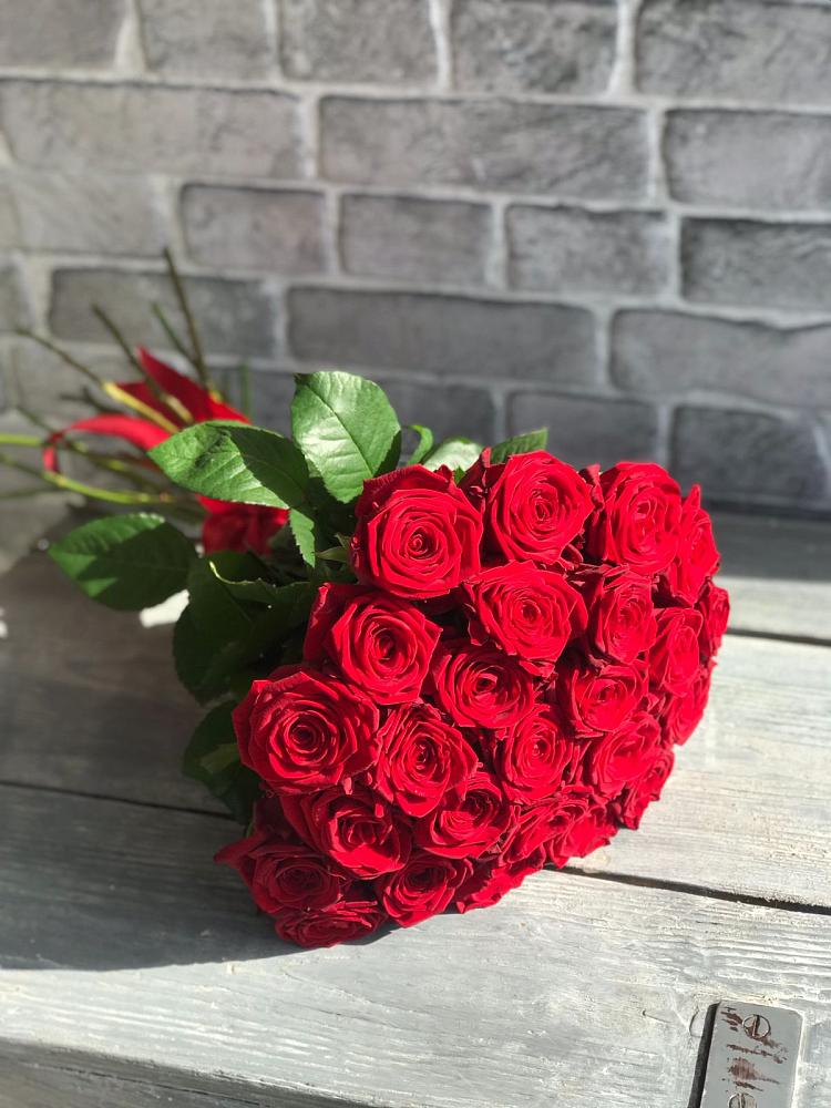 Букет Красные розы Фридом в Лотошино