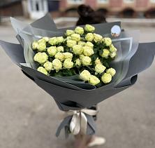 Букет Белые кустовые розы Солинеро в Лотошино