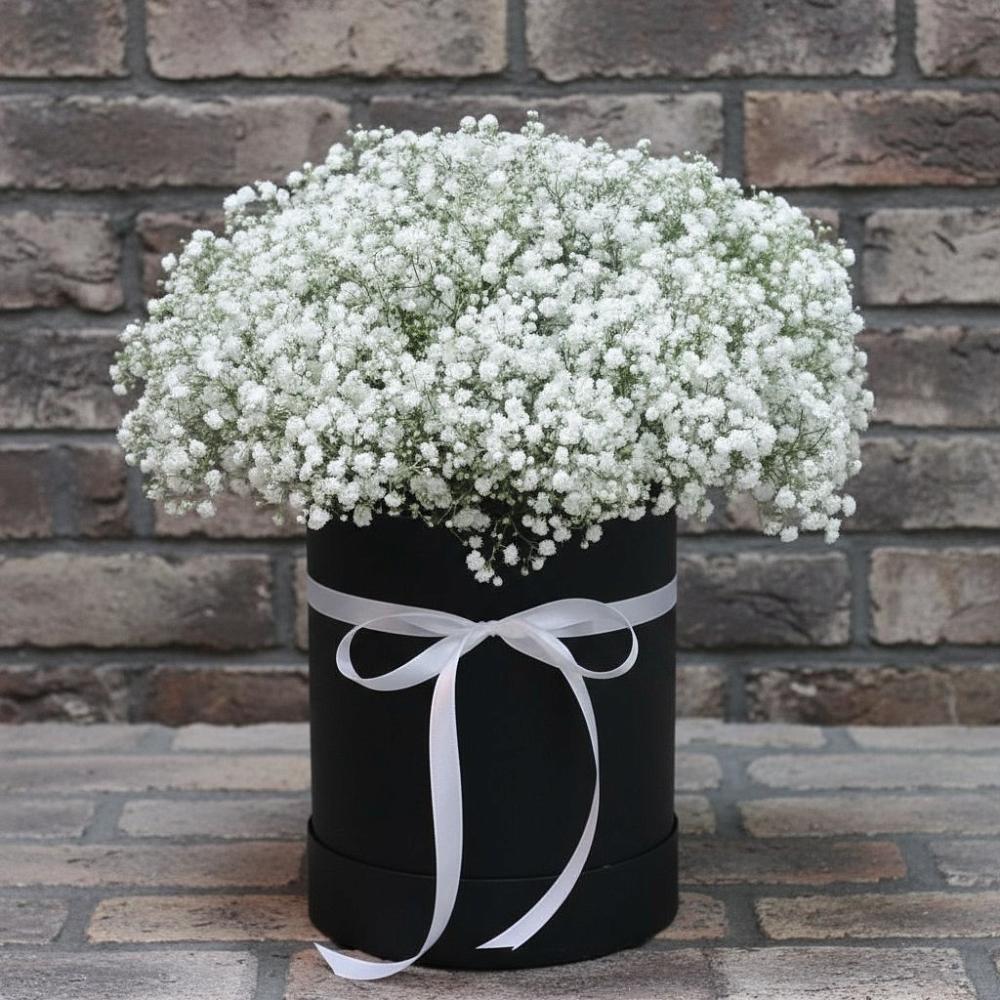 Цветочная композиция из Гипсофила в шляпной коробке в Лотошино