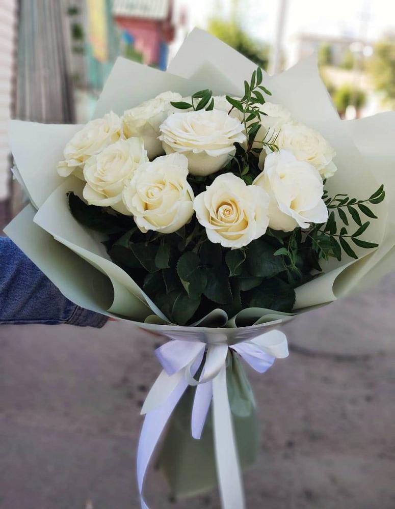 Букет Белые розы Проуд в Лотошино