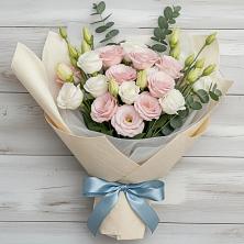 Букет цветов из:  Лизиантусы в Лотошино