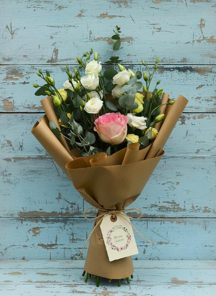 Букет цветов из: Розы и Лизиантусы в Лотошино