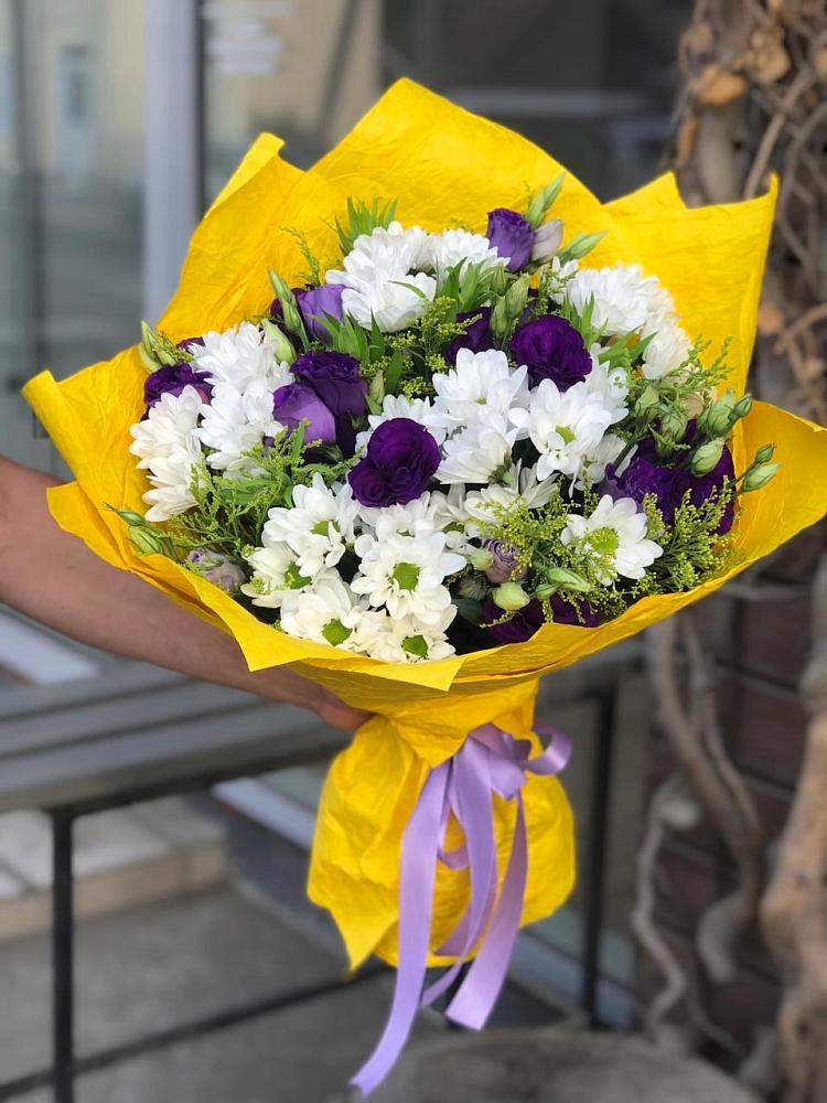 Букет цветов из: Ирисы, Хризантемы и Ромашки в Лотошино