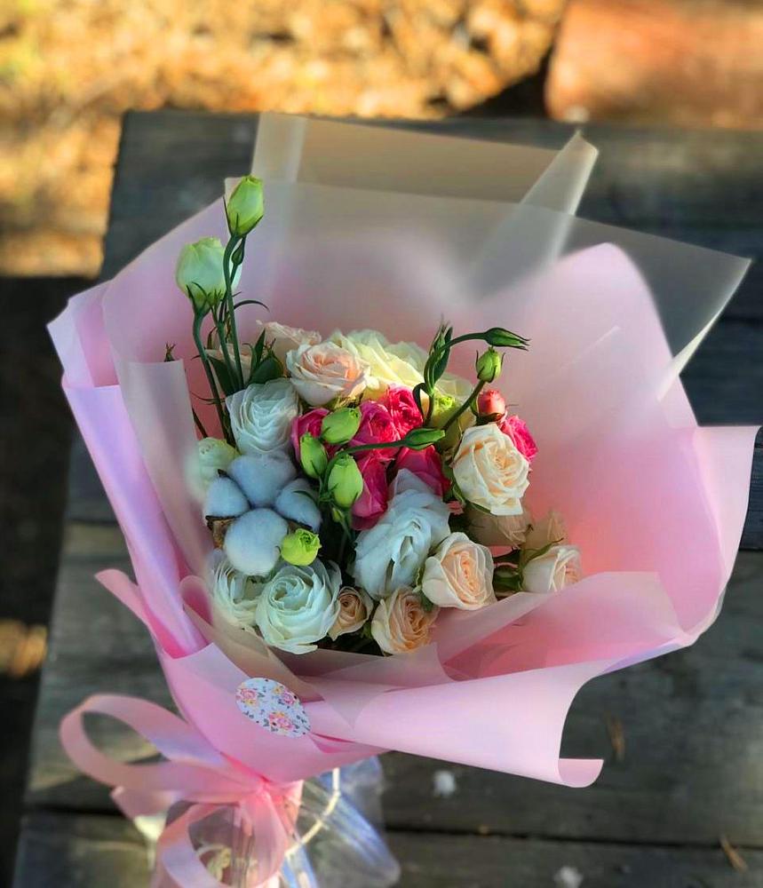 Букет цветов из: Розы и Лизиантусы в Лотошино