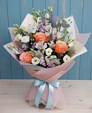 Букет цветов из:  Лизиантусы, Розы, Альстромерии и Гипсофила в Лотошино