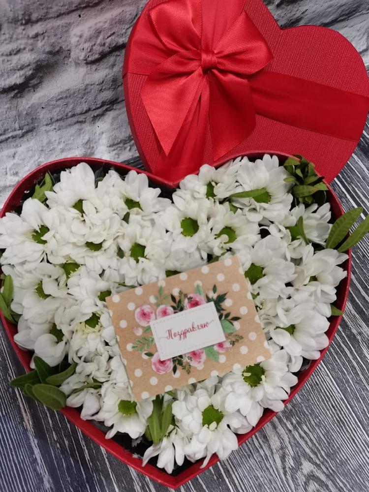 Цветочная композиция из Хризантемы в виде сердца в Лотошино