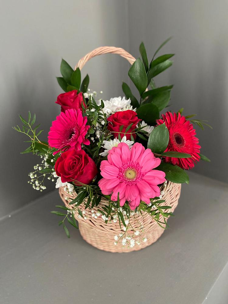 Цветочная композиция из Розы, Хризантемы и Герберы в корзине в Лотошино