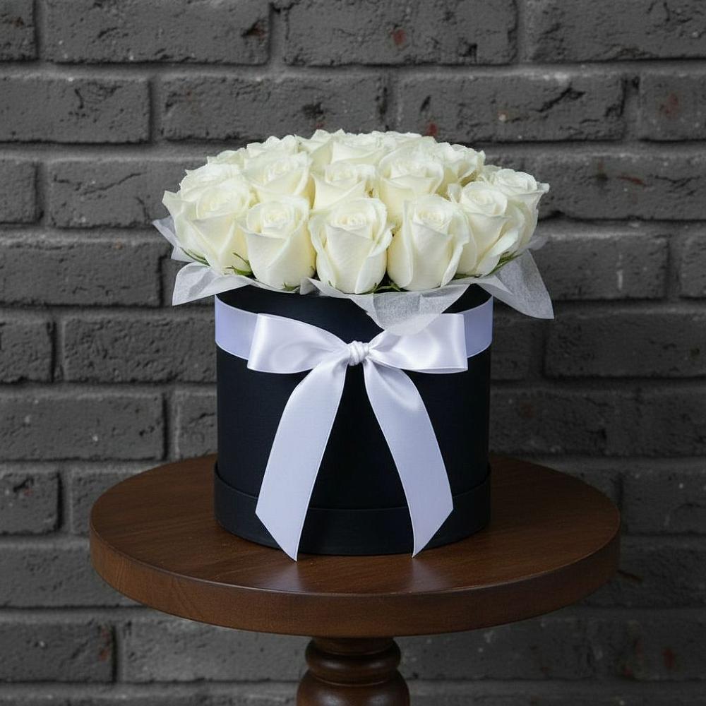 Цветочная композиция из Розы в шляпной коробке в Лотошино