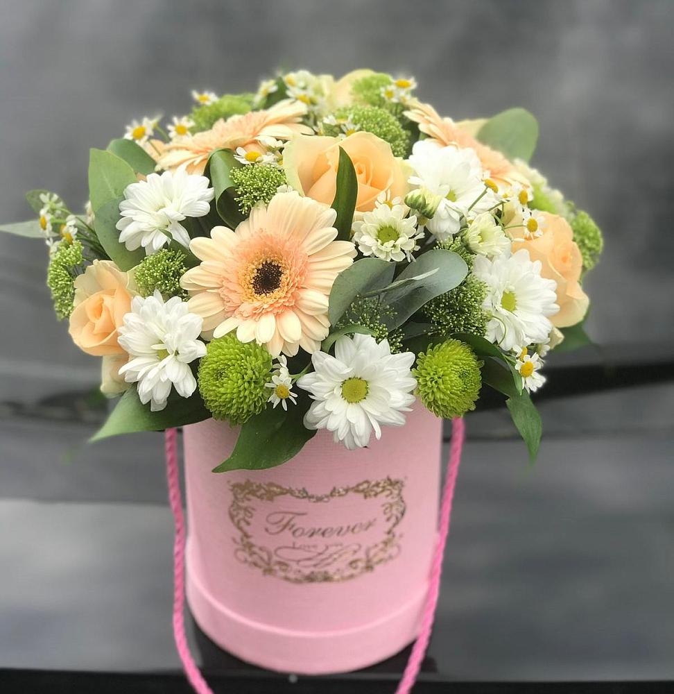 Цветочная композиция из Розы, Герберы и Хризантемы в шляпной коробке в Лотошино