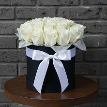 Цветочная композиция из Розы в шляпной коробке в Лотошино