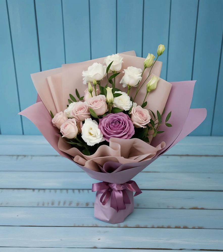 Букет цветов из: Розы и Лизиантусы в Лотошино